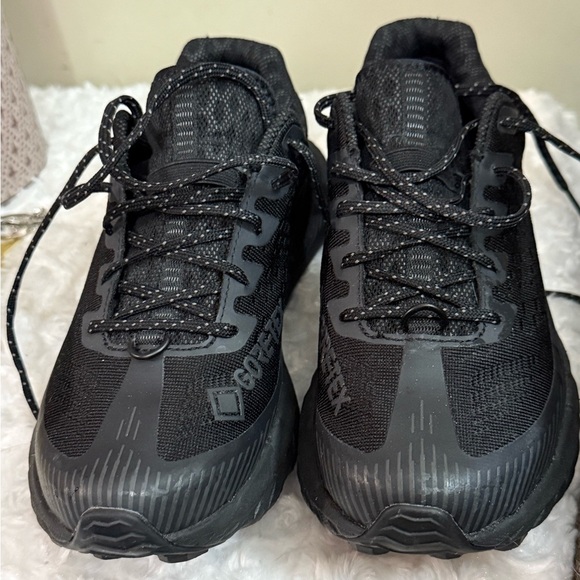 Merrell Black Athletic Shoes with Breathable Mesh and Aggressive Tread women’s - Picture 6 of 6